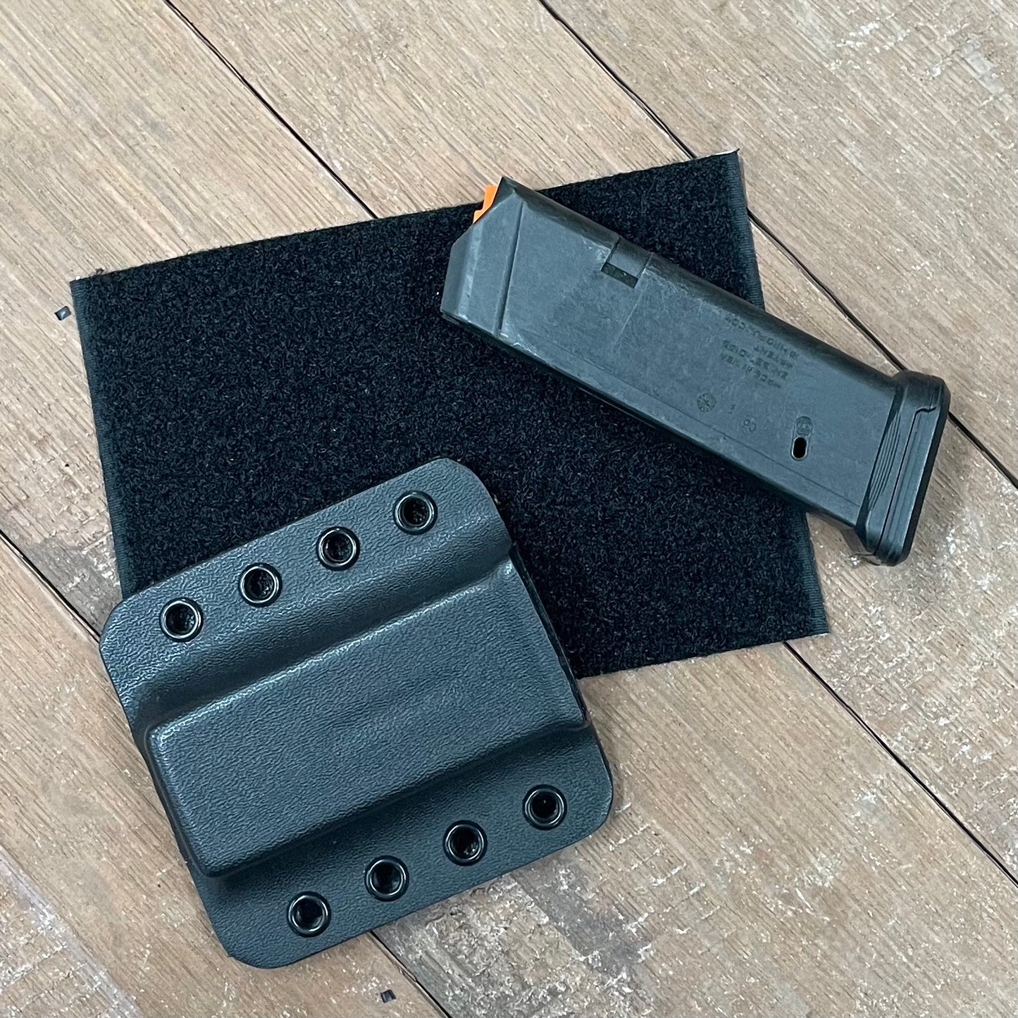VELCRO BACK SINGLE MAG HOLDER