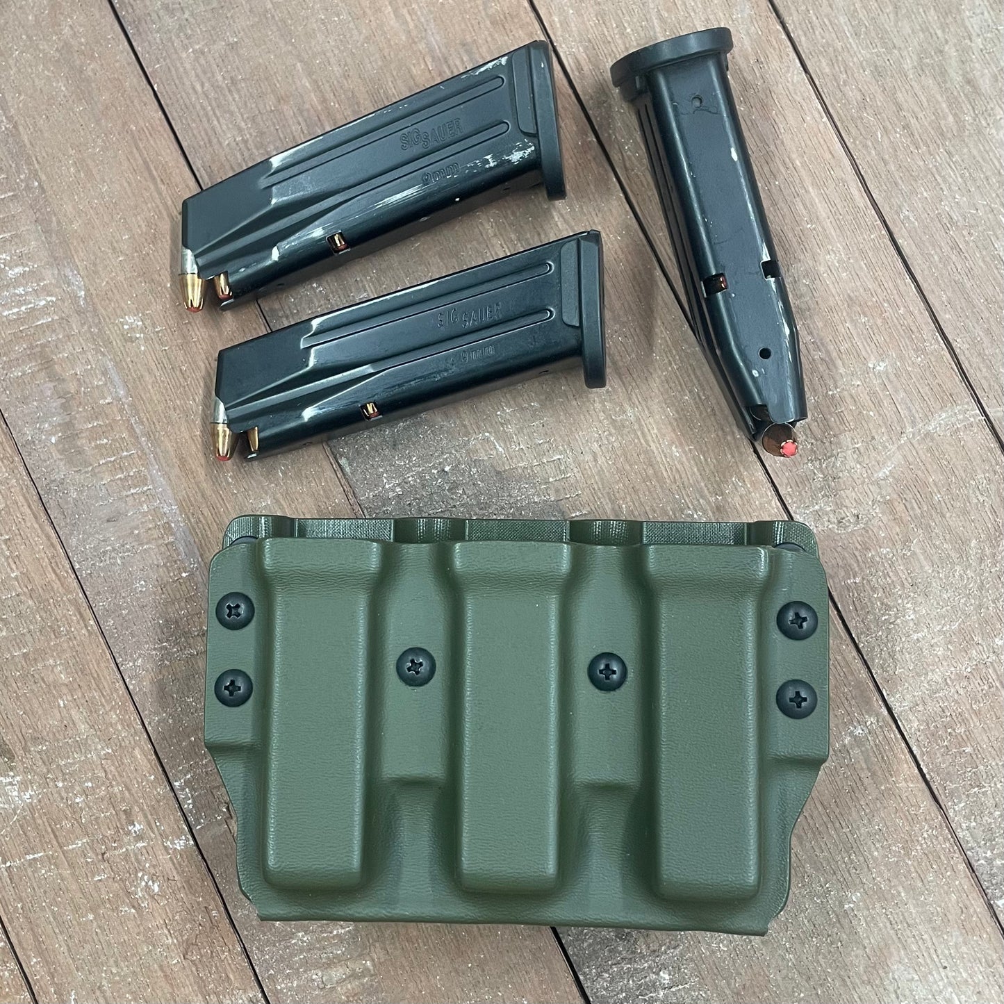 THREE MAG RETENTION HOLDER