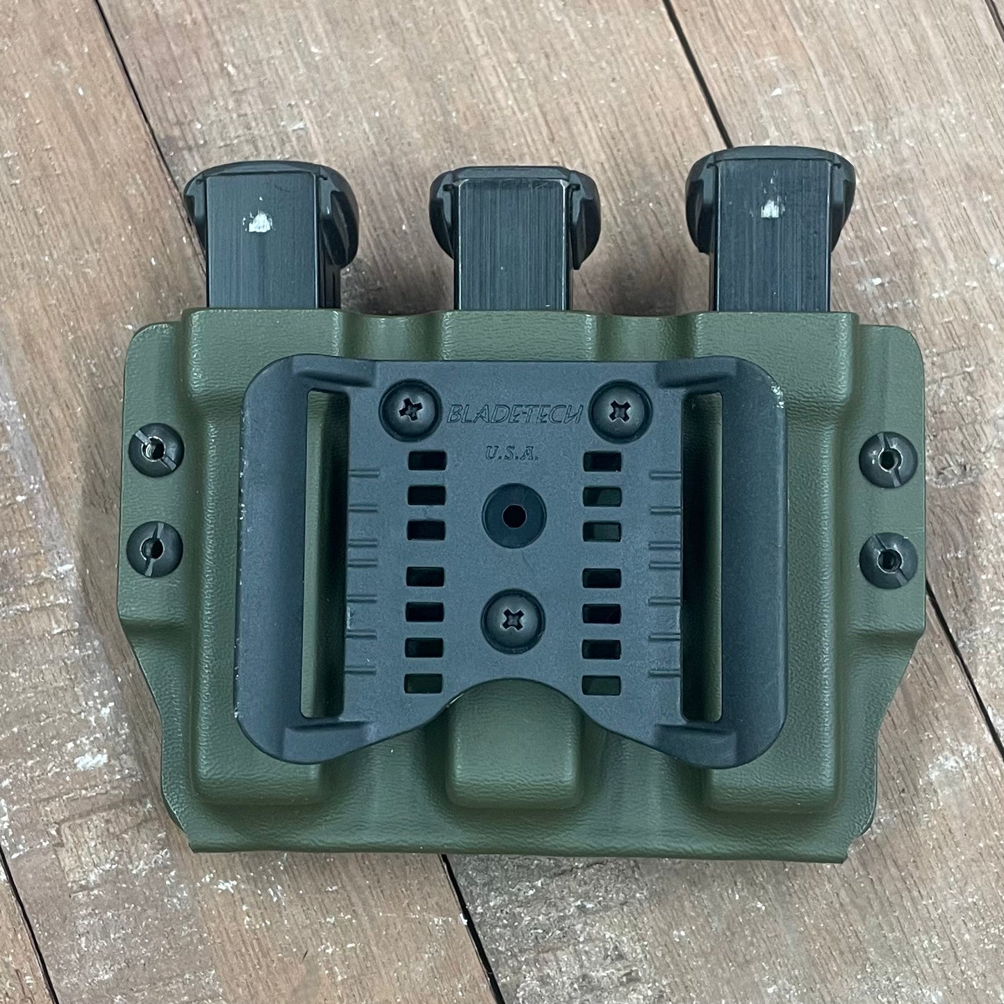 THREE MAG RETENTION HOLDER